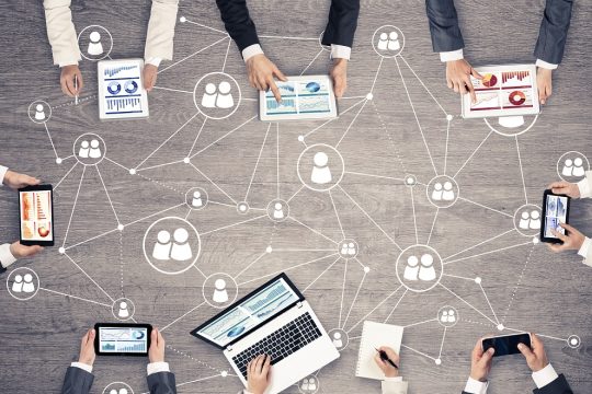 shutterstock-réseautage.-Facebook (1)